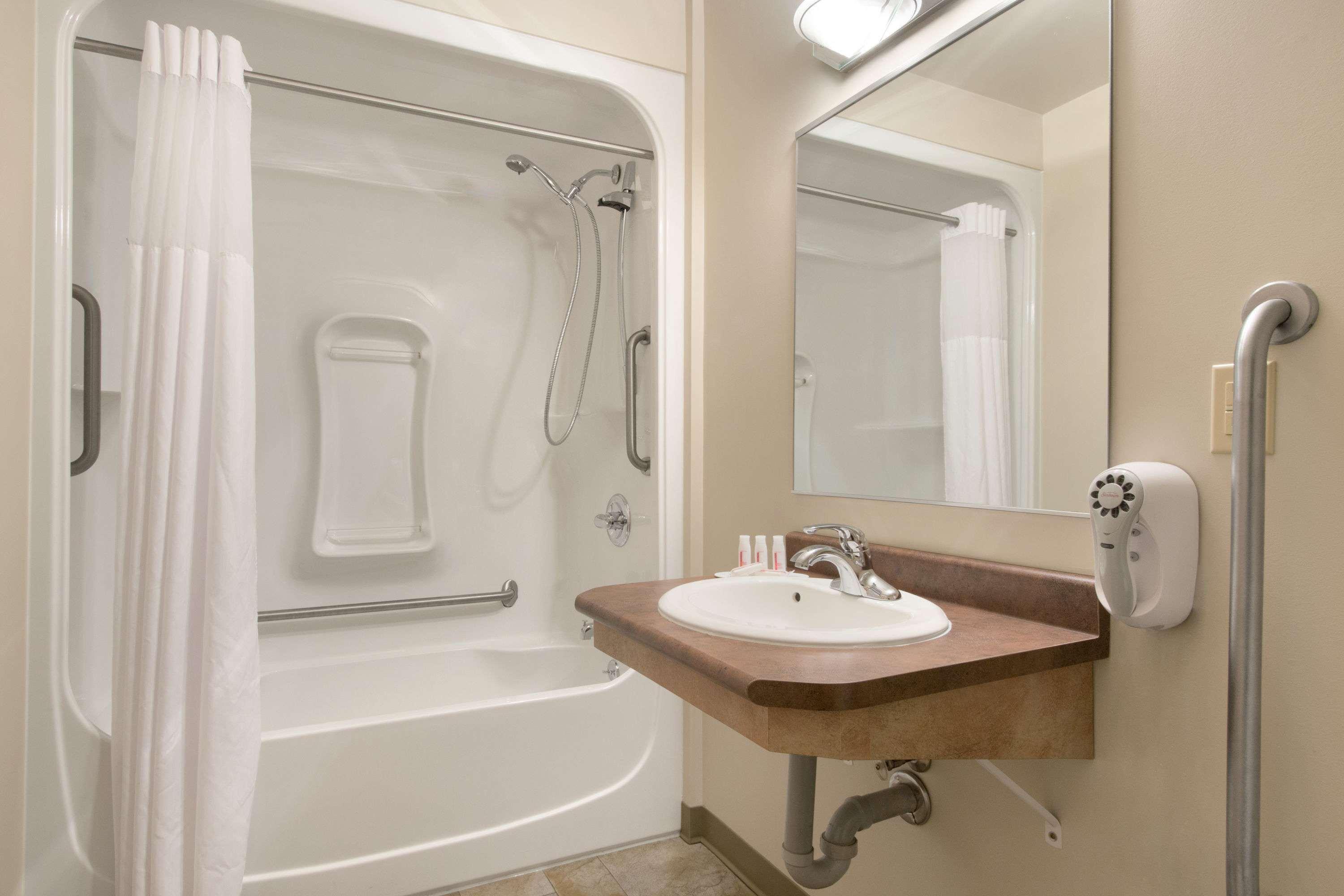 Days Inn & Suites By Wyndham Thunder Bay Buitenkant foto