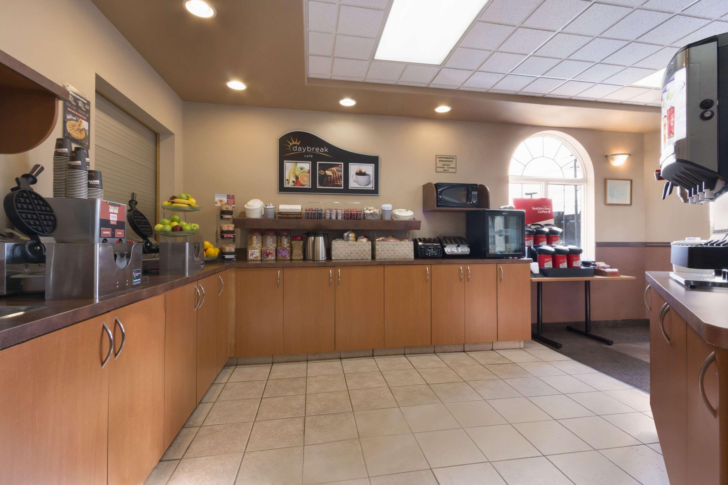 Days Inn & Suites By Wyndham Thunder Bay Buitenkant foto