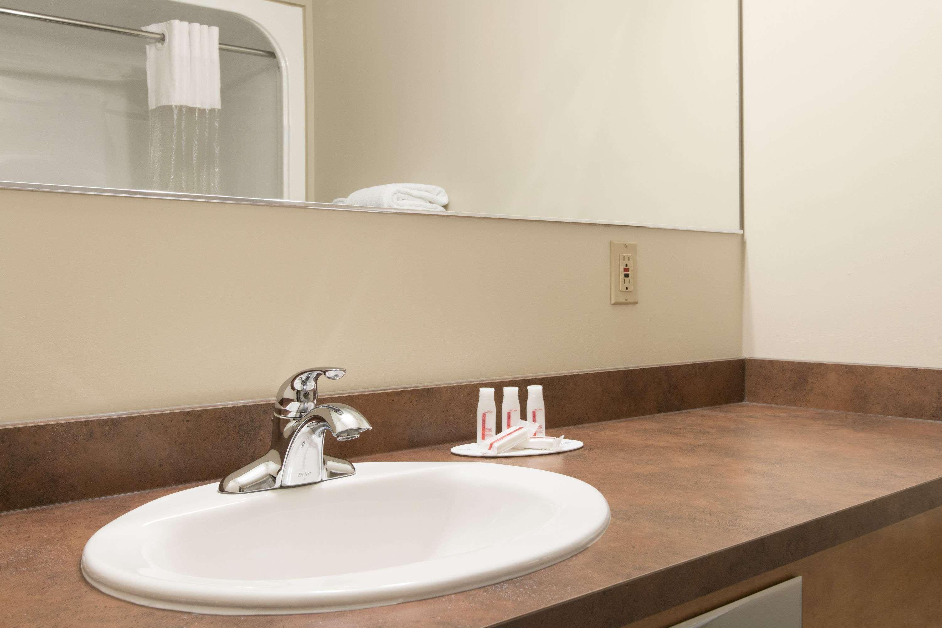 Days Inn & Suites By Wyndham Thunder Bay Buitenkant foto