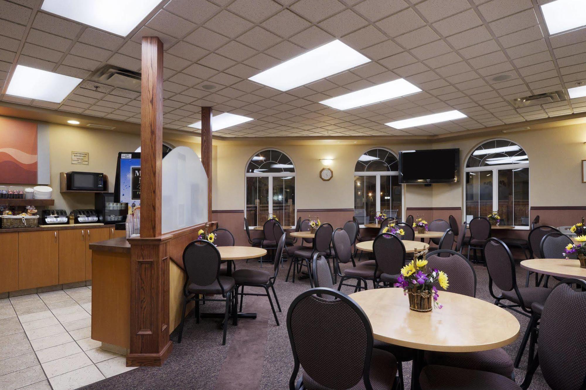 Days Inn & Suites By Wyndham Thunder Bay Buitenkant foto